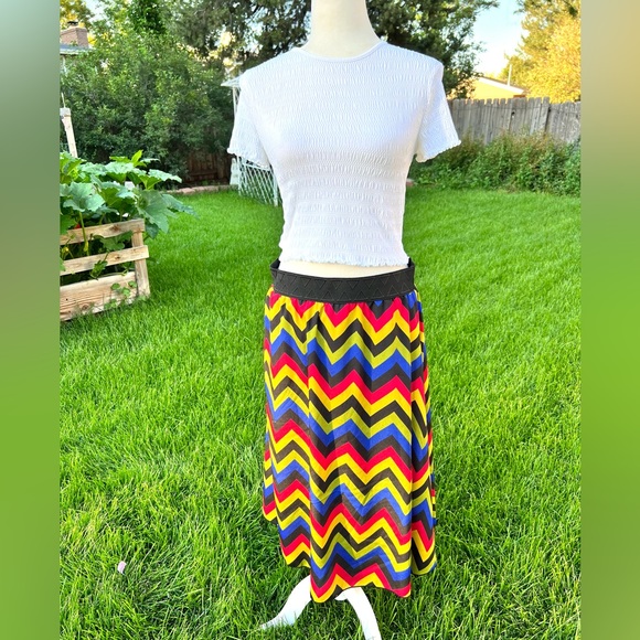 LulaRoe Chevron Multicolor Skirt - Picture 1 of 8